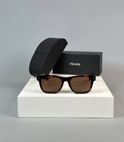 Очки Prada