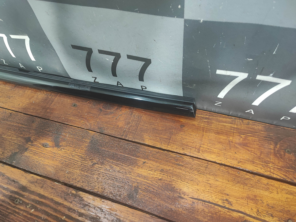 Молдинг стекла заднего левого Mercedes AMG GT (X290) 18-нв Б/У Оригинал A2907302101