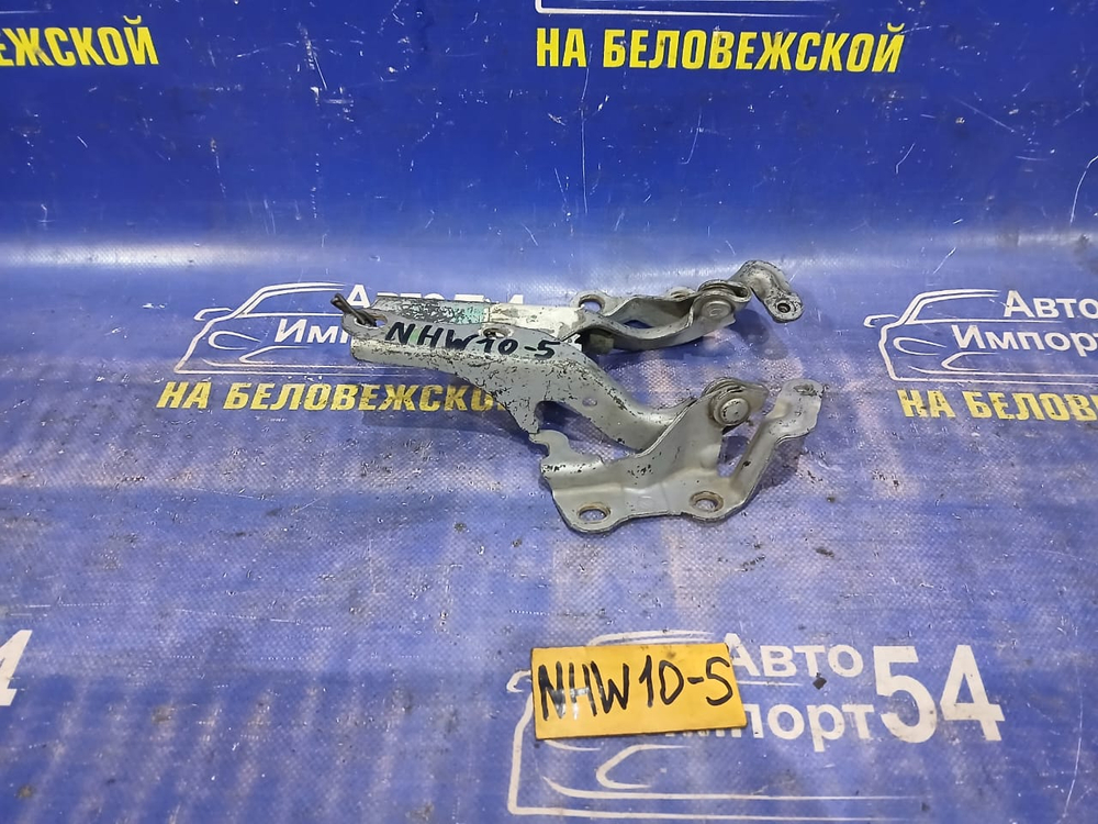 Петля капота правая TOYOTA PRIUS 1998