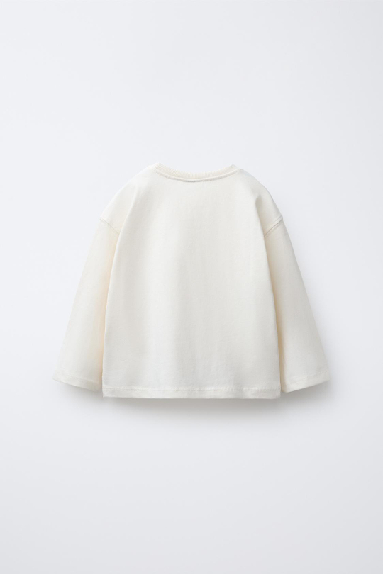 ZARA БАЗОВАЯ ФУТБОЛКА С ВЫШИТЫМ СЕРДЦЕМ, ЭКРЮ