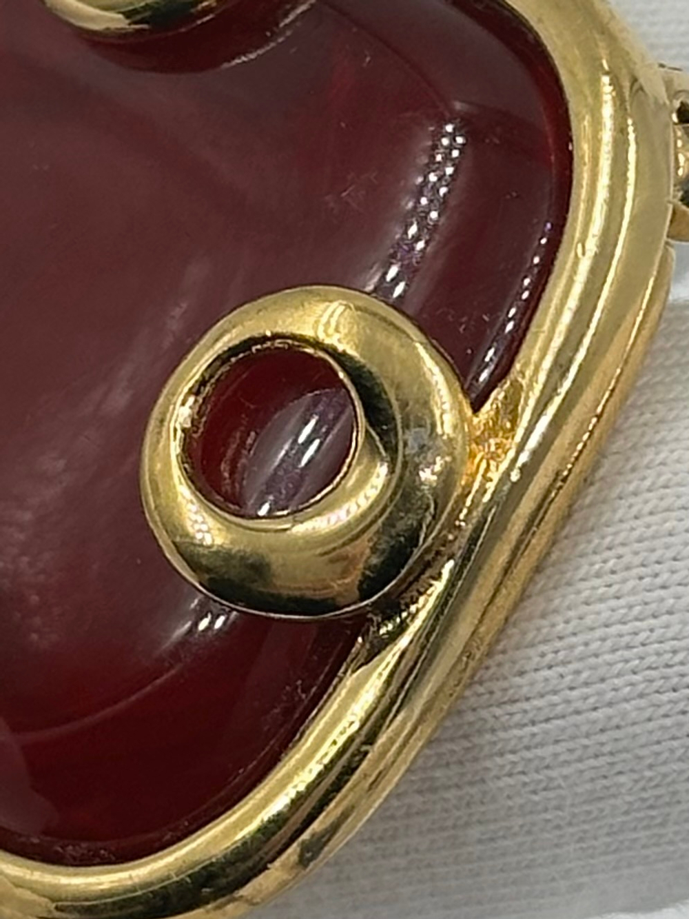 Брошь с красной вставкой Givenchy