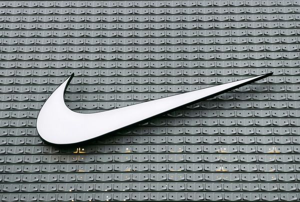 Эволюция логотипа NIKE