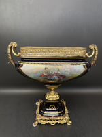 Парадная ваза для середины стола