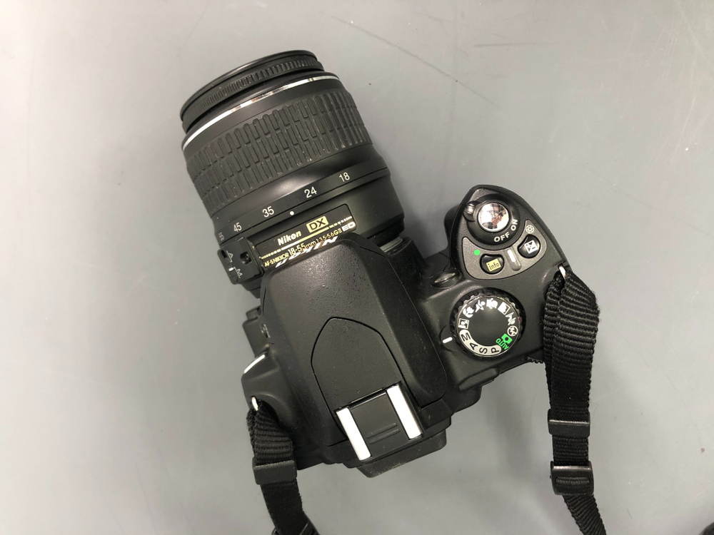 Nikon D40X Kit 18-55mm 1.600 кадров