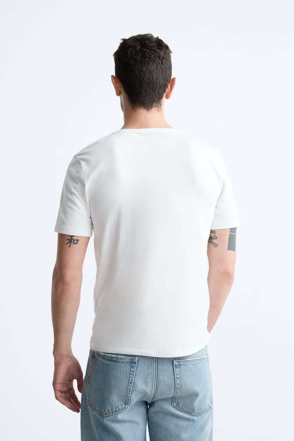 ZARA БАЗОВАЯ ФУТБОЛКА SLIM FIT, БЕЛЫЙ