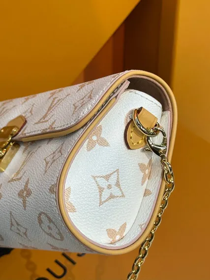 Клатч Louis Vuitton Camille