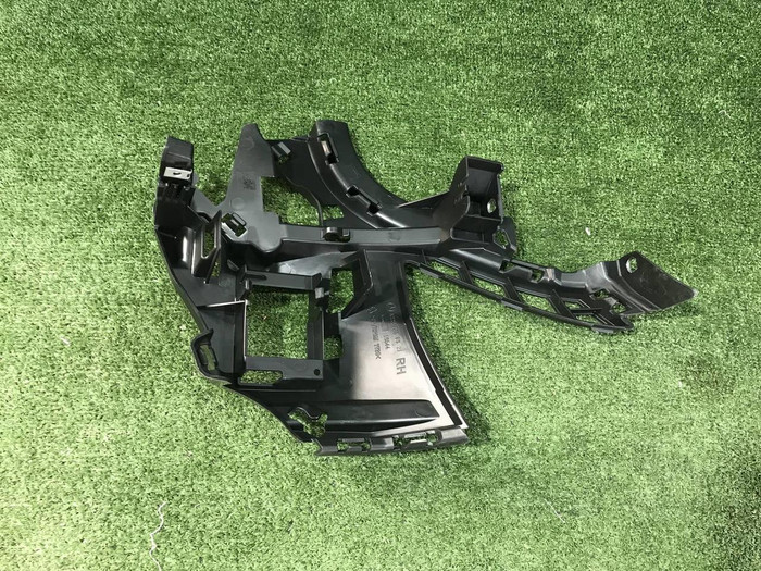 Кронштейн переднего бампера правый Mercedes S W222 (2013-2017)