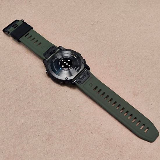 Ремешок силиконовый двухцветный 26 мм для Garmin Fenix 7x/6x/5x/5x plus/3, Descent, Tactix, Enduro, D2, Instinct 2X (Черный/болотный)