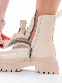 Зимние ботинки на высокой платформе