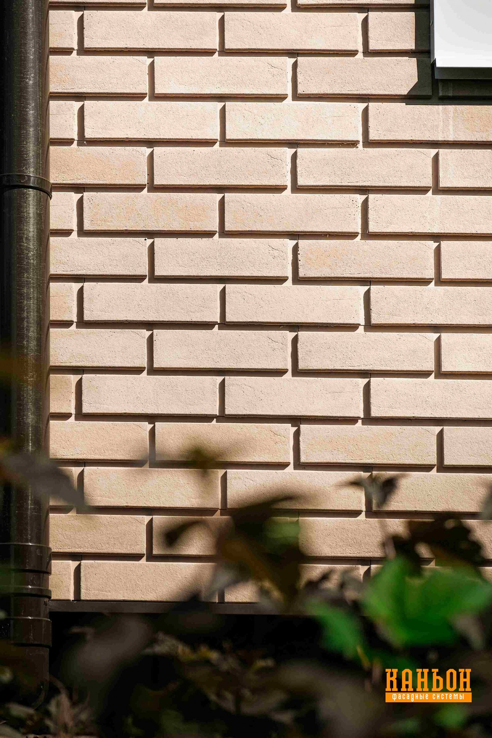 Навесной декоративный камень Каньон, коллекция Гладкий кирпич