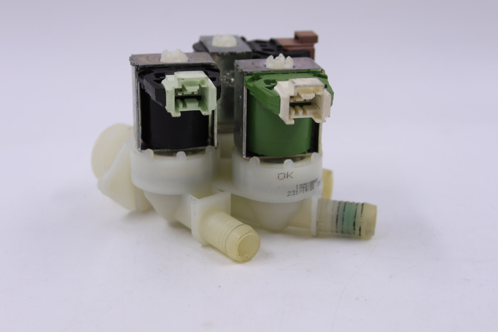 Электромагнитный заливной клапан стиральной машины Electrolux 132518849