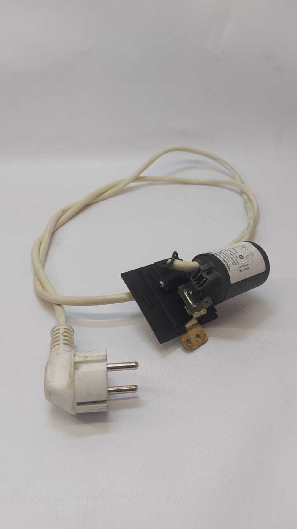 11 Сетевой фильтр для стиральных машин Indesit Ariston C00378443 б/у