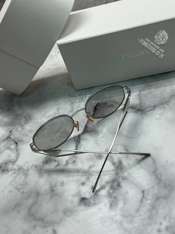 Солнечные очки Prada