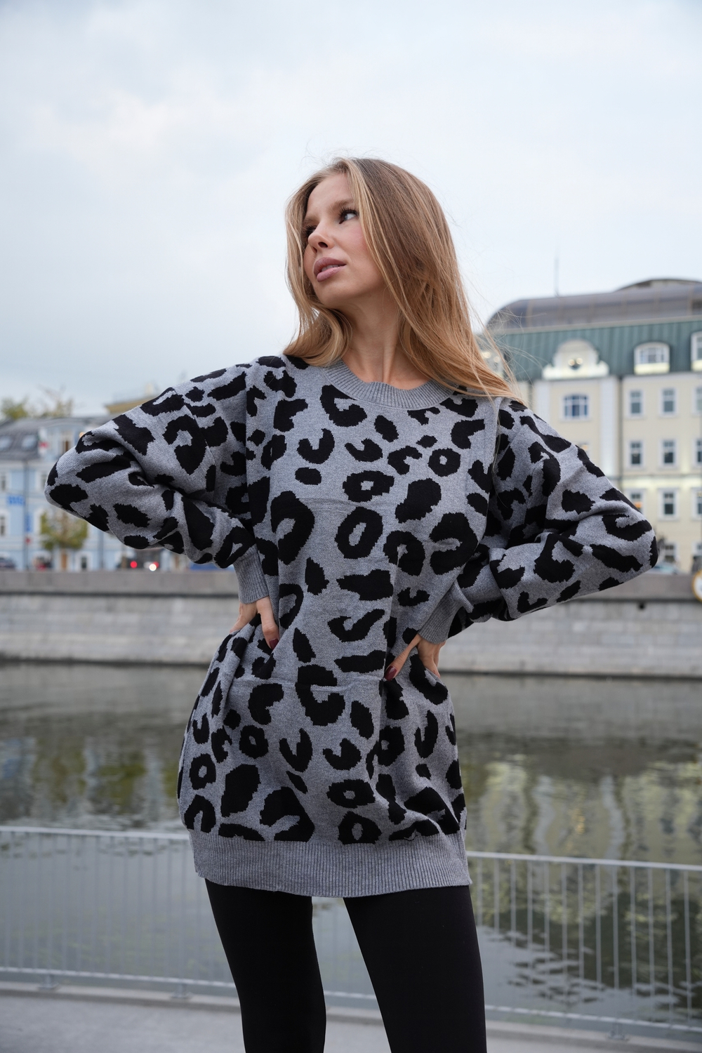 Трикотажный свитер лео графит