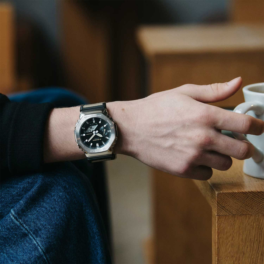 Мужские наручные часы Casio G-Shock GM-2100C-5A