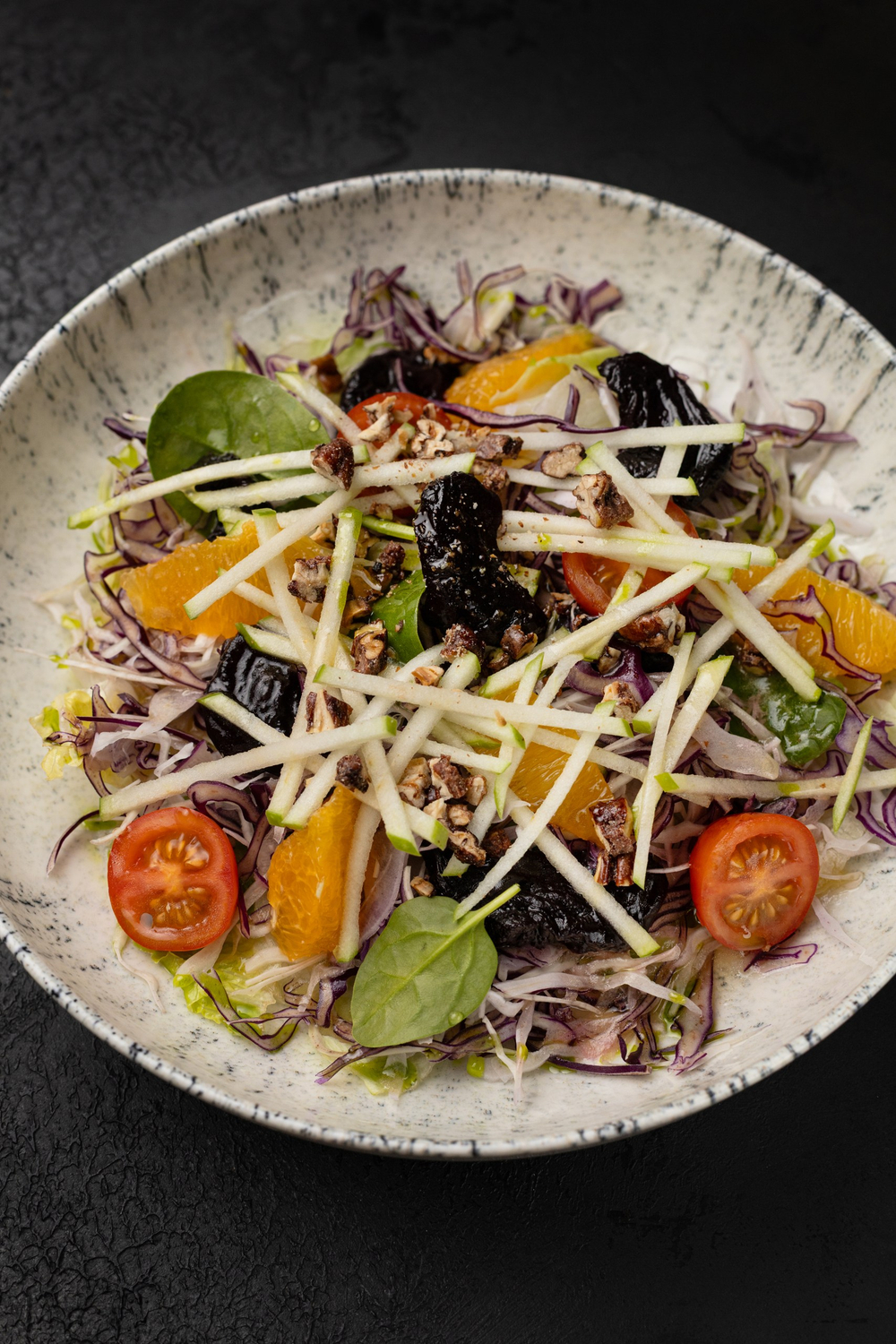 Салат с капустой и вяленой свеклой