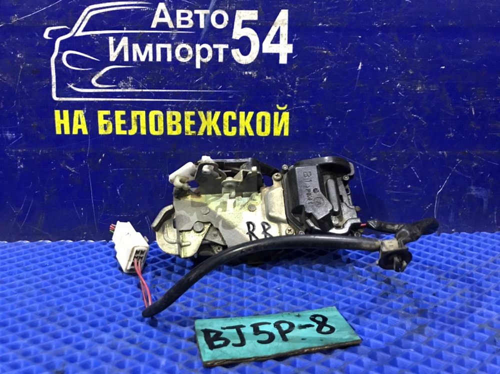 Замок двери задней правой MAZDA FAMILIA 2003