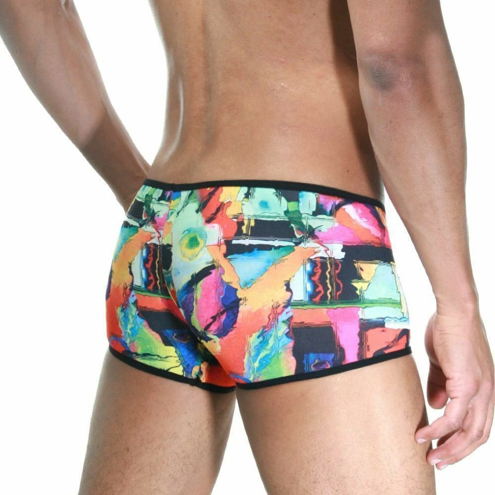 Мужские трусы хипсы с разноцветным принтом и черной окантовкой Cosmos Colors CP30_BGP