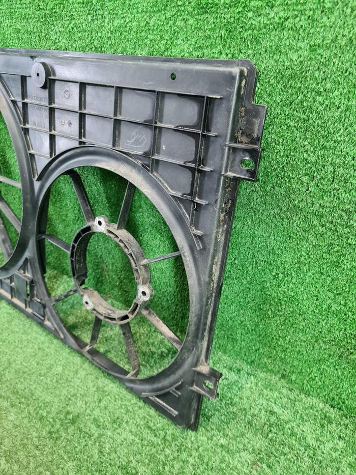 Диффузор вентилятора SEAT Leon (2005-2012)