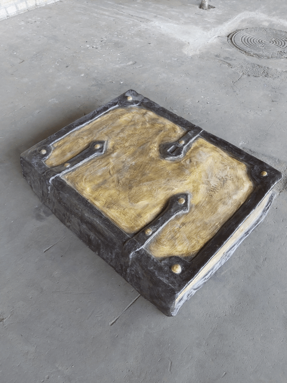 Декоративная крышка Старинная книга на люк