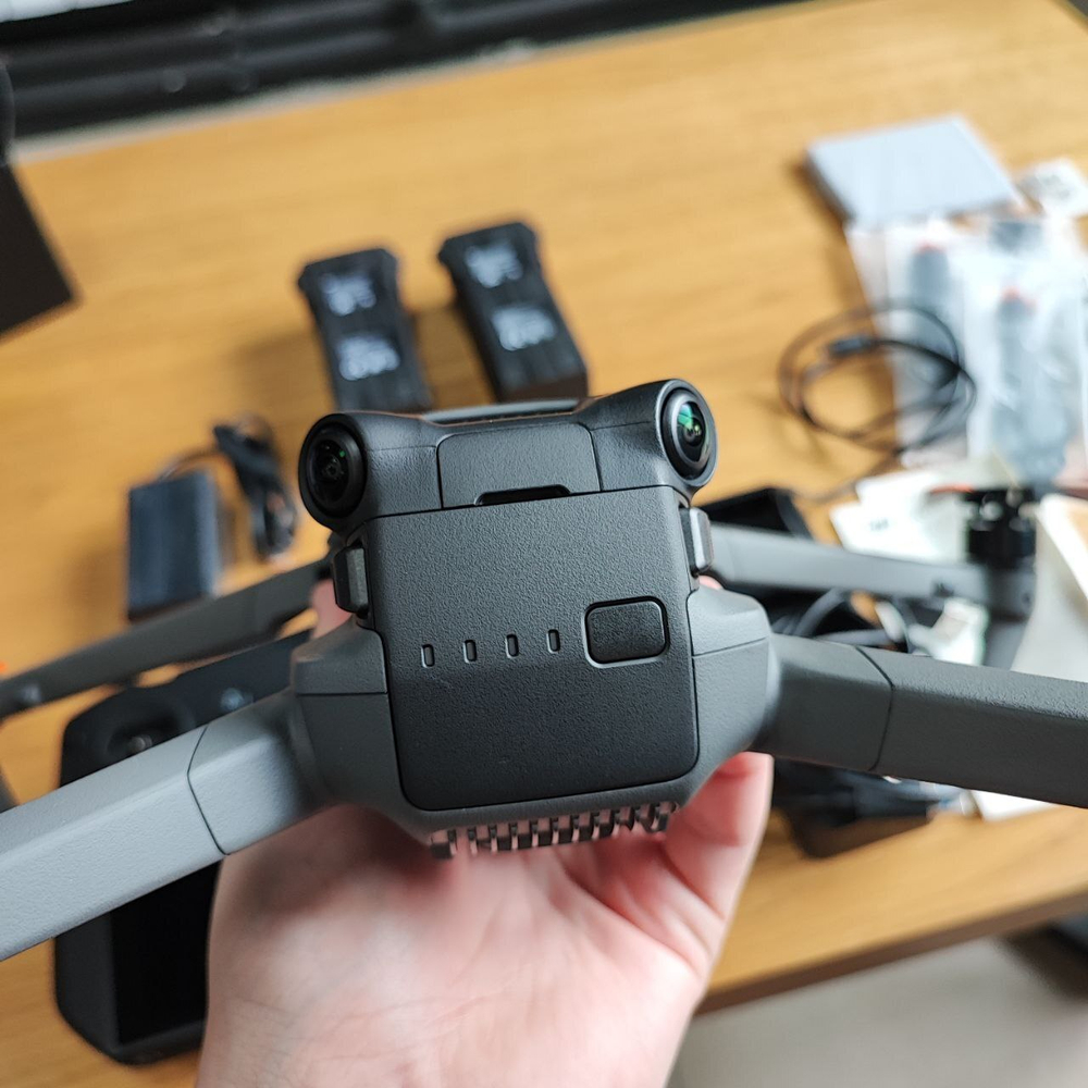 Квадрокоптер DJI Mavic 3 Fly More Combo (пульт DJI RC Pro) (уценка)