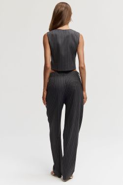 Жилет костюмный в полоску темно-серого цвета