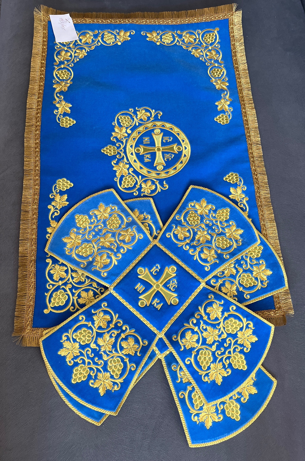 Бархатные покровцы с вышивкой голубые