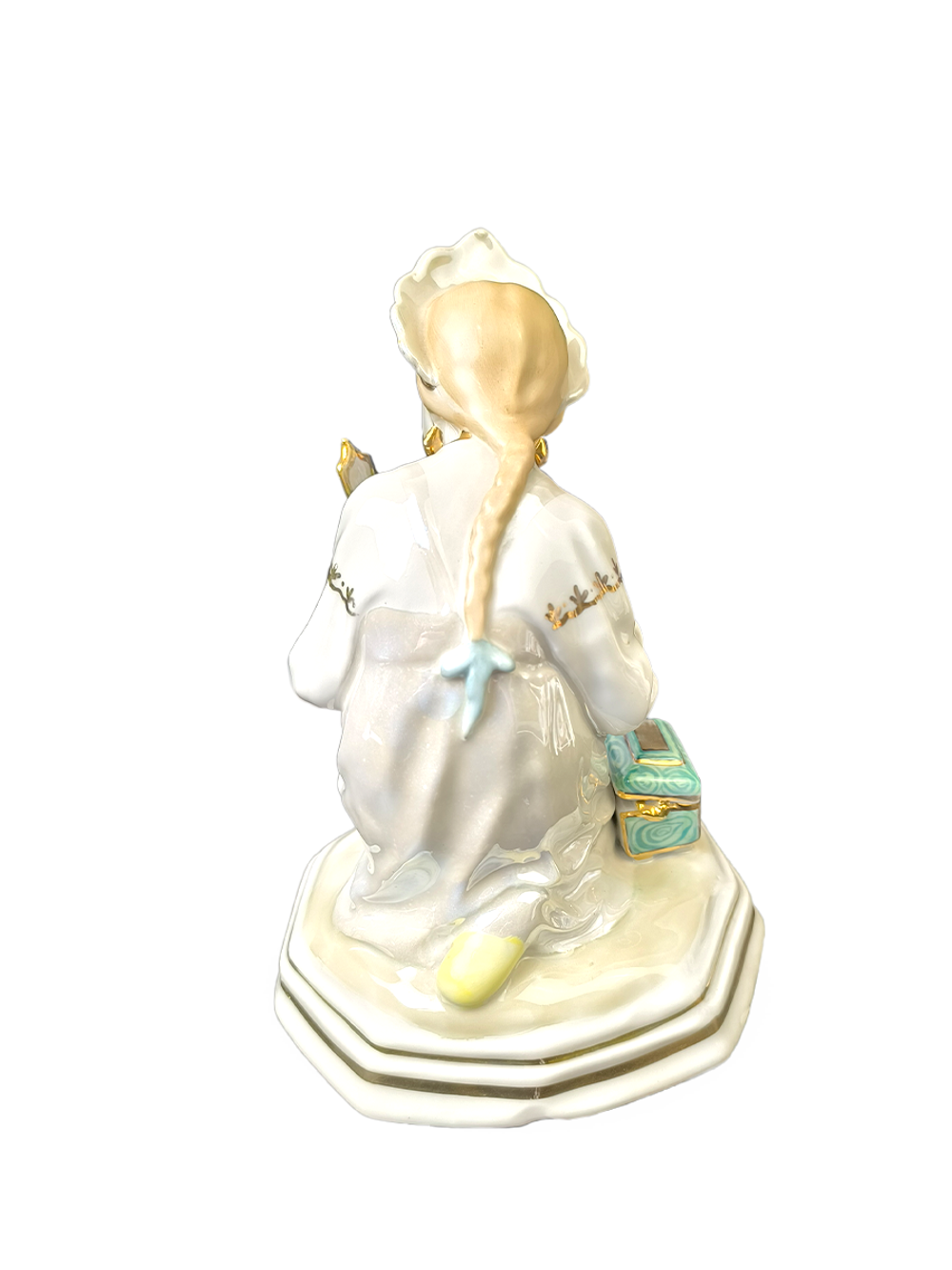 Фарфоровая статуэтка "Малахитовая шкатулка" (Дулёво)