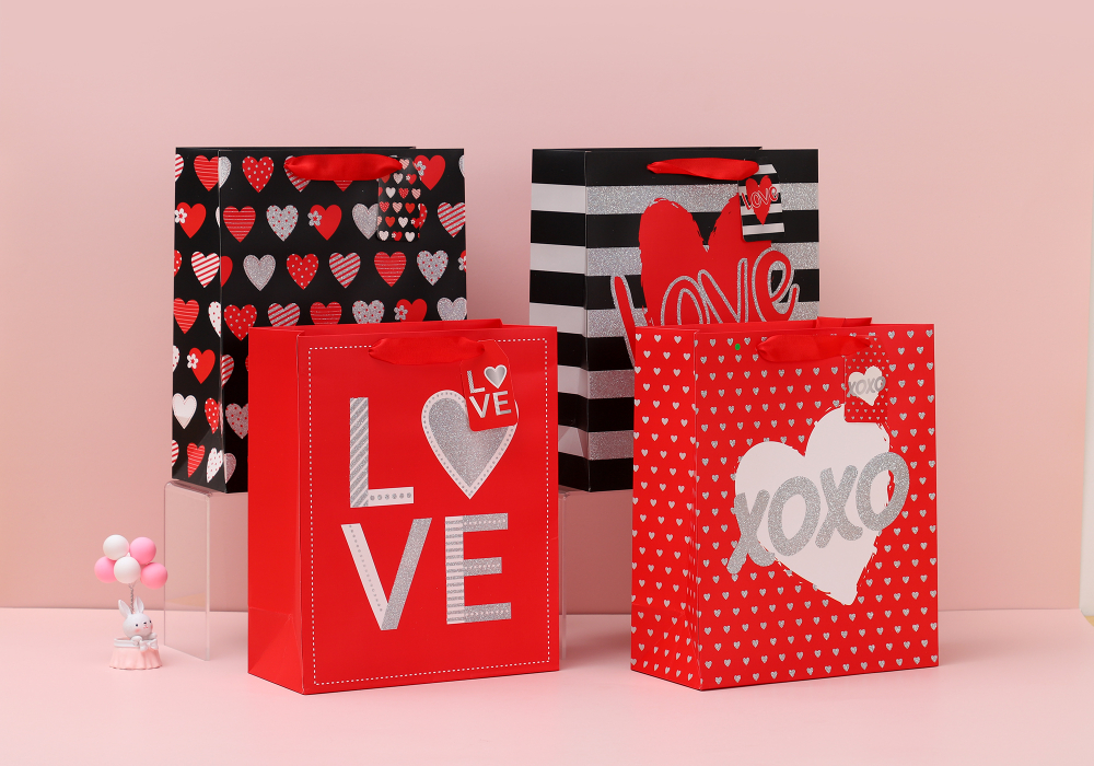 Подарочный пакет «Сердце ХОХО» с блестками, 32х26х12,5 см