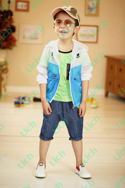 Ветровка детская контрастных цветов с принтом шляп