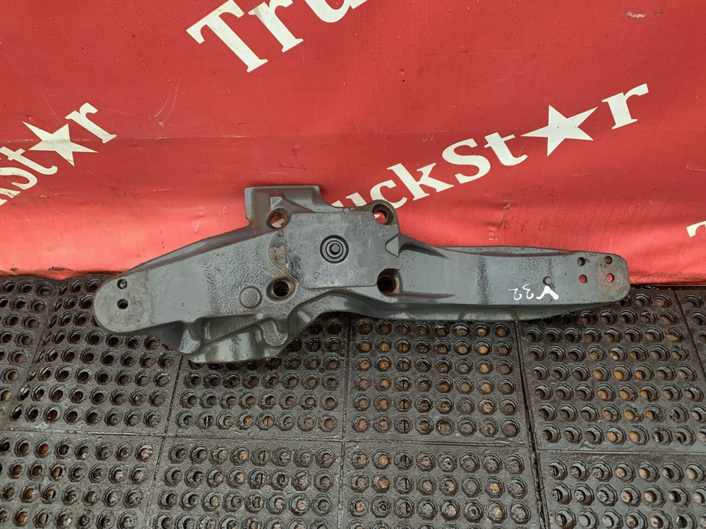 Кронштейн пневморессоры правый 2017г.