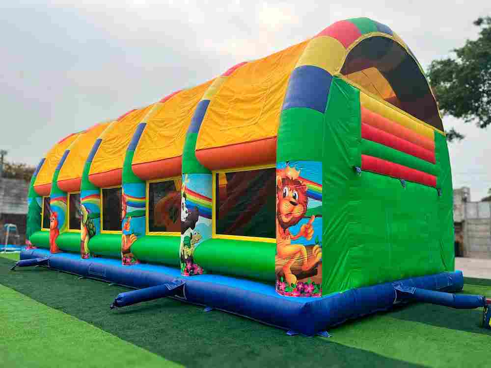 Коммерческий надувной батут «Страна Сафария» с крышей 14*7*6 м