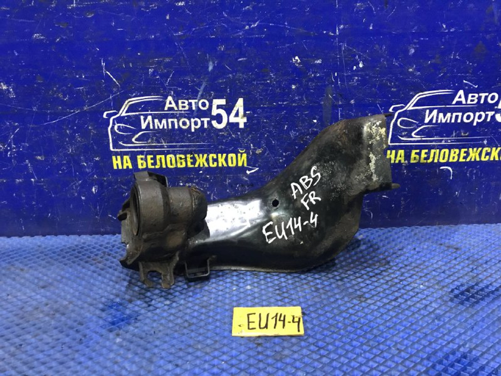 Рычаг передний правый NISSAN BLUEBIRD 1997