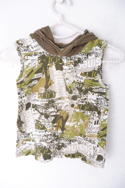 Майка  с капюшоном на 3/4 года