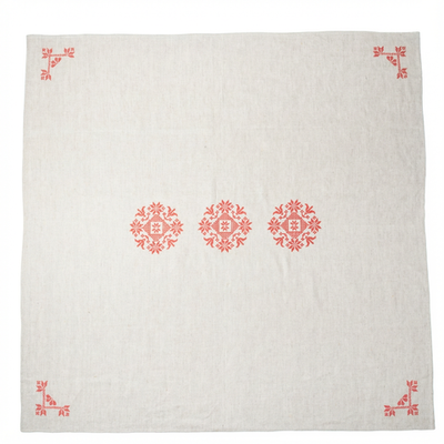 Скатерть с вышивкой