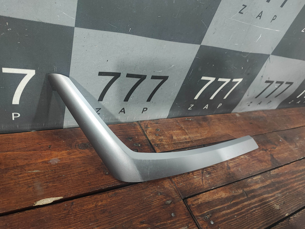 Накладка обшивки двери левая задняя RAV4 (XA40) 12-19 Б/У Оригинал 7464642040