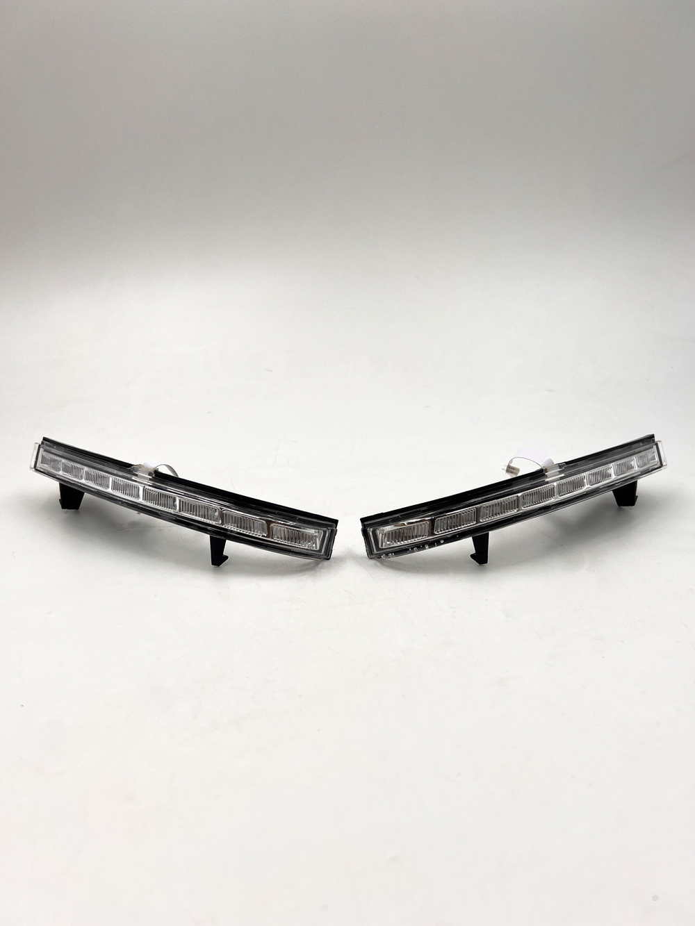 Повторитель поворота на зеркало Лада Приора стиль "Лексус" диодный бегающий 2 шт