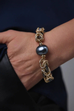 Браслет Византия биколор: золото и графит с темно-серой плоской жемчужиной