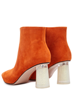 Женские замшевые рыжие ботильоны с авторским каблуком
