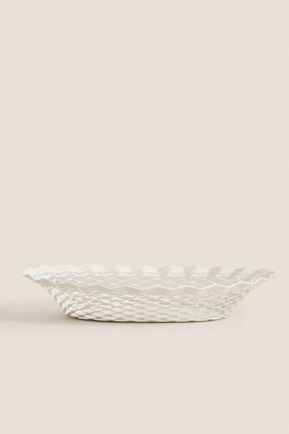 ZARA HOME МЕТАЛЛИЧЕСКАЯ ЧАША С АЖУРНЫМ КРАЕМ, КРЕМОВЫЙ