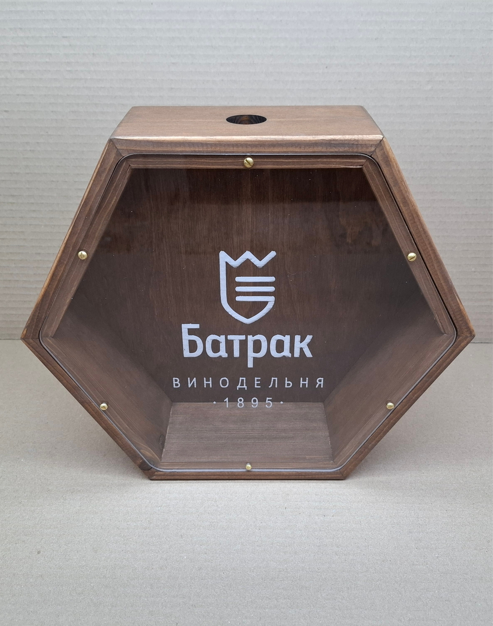 Копилка для винных пробок деревянная, шестигранная, с покраской