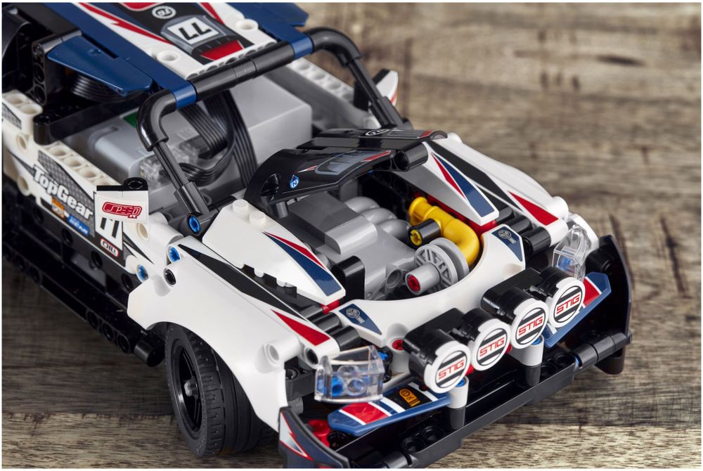 Конструктор LEGO Technic 42109 Гоночный автомобиль Top Gear на управлении