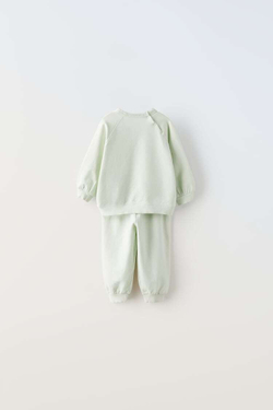 ZARA ОДНОТОННЫЙ КОМПЛЕКТ ИЗ ТОЛСТОВКИ И БРЮК ИЗ МЯГКОЙ ТКАНИ, СВЕТЛО-ЗЕЛЕНЫЙ