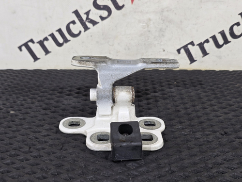 Петля двери левой