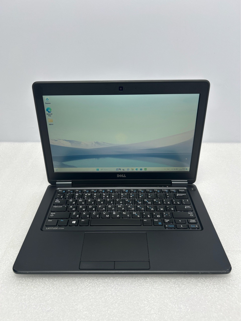 Ультрабук Dell Latitude E7250 [7250-7881] 12.5"/Intel Core i5 5300U/RAM 4 GB/SSD 128 GB/Intel HD Graphics 5500/1366?768/WXGA/Windows 7/Подсветка кл-ры: нет/черный. Состояние: C2