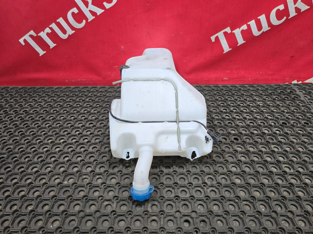 Бачок омывателя лобового стекла 2023 г