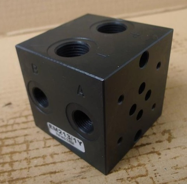 EM213/1Y-ST - Одноместная стальная присоединительная плита для гидравлических распределителей и клапанов CETOP03 (аналог DR06/10)