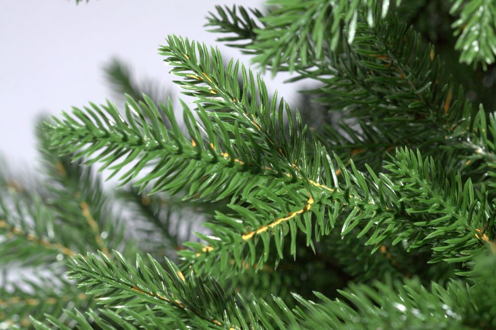 Ель искусственная «Изумрудная» (Литая хвоя) от 1,2 м до 3 м