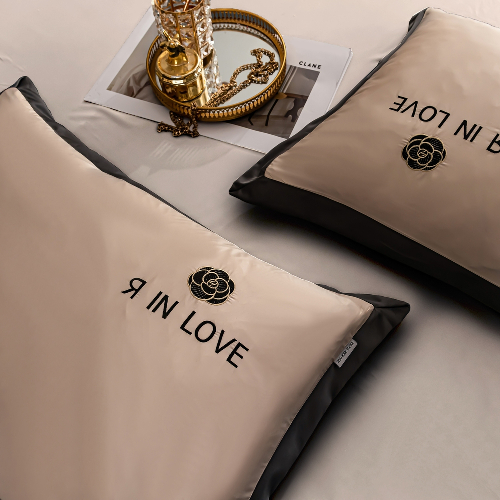 Комплект постельного белья Сатин-Шелк Я IN LOVE на резинке LVR007