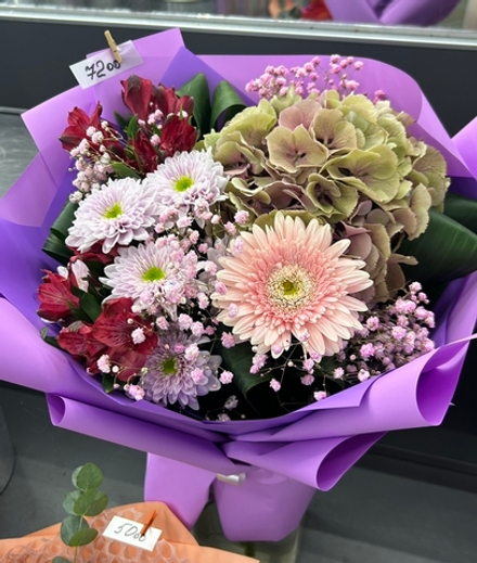 Букет с гортензией